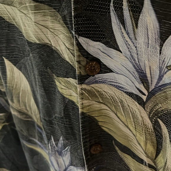 Tommy Bahama silk floral short sleeve island shirt. XXL - Picture 5 of 8